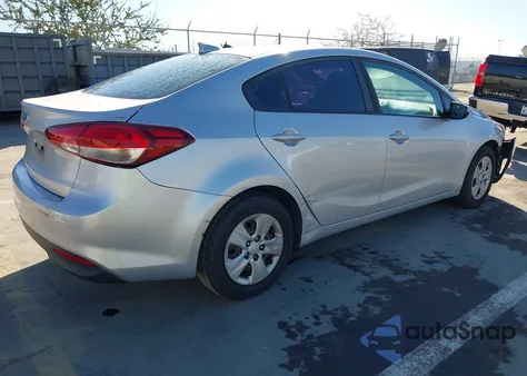 2018 Kia Forte Lx z USA, uszkodzony, nr VIN 3KPFL4A74JE196053